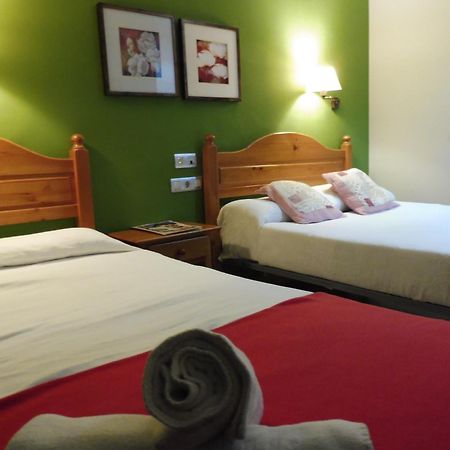 Hostal Cal Batista Бага Экстерьер фото