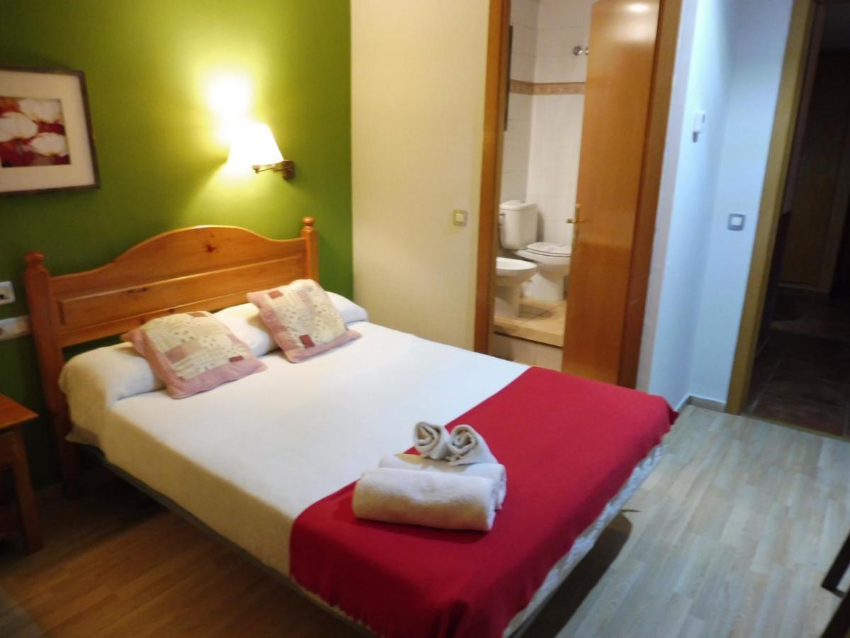 Hostal Cal Batista Бага Экстерьер фото