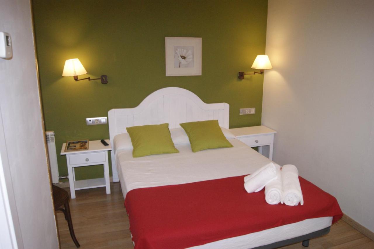 Hostal Cal Batista Бага Экстерьер фото