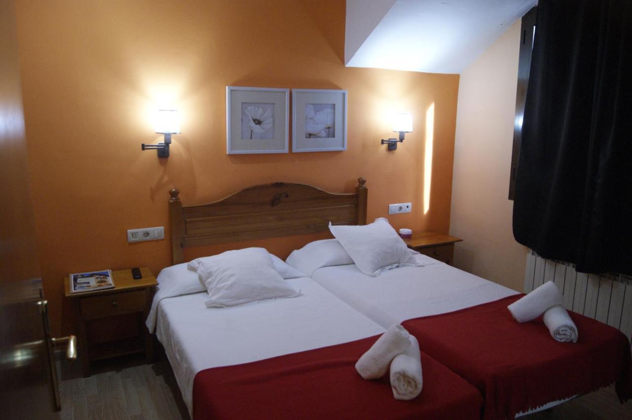 Hostal Cal Batista Бага Экстерьер фото