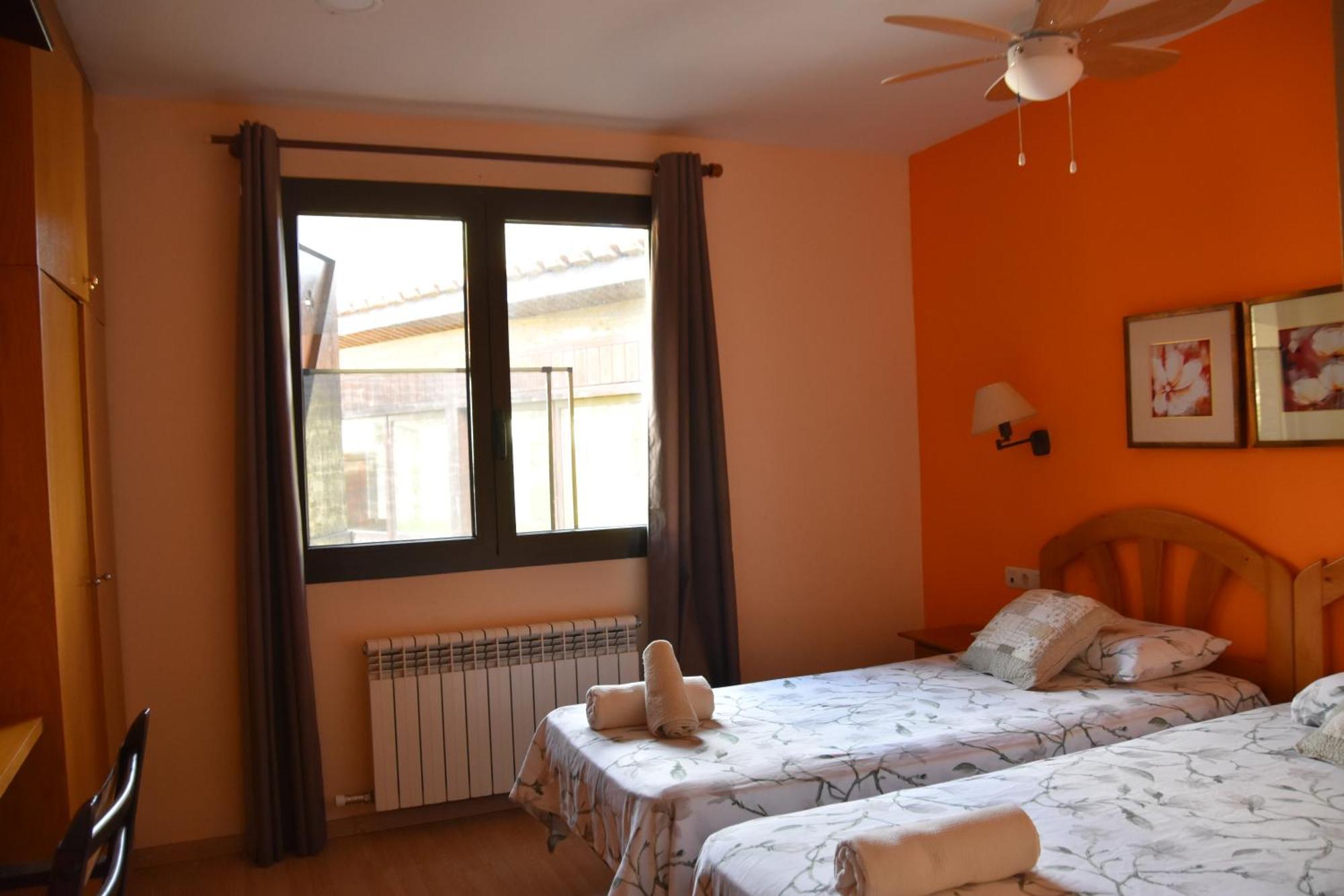 Hostal Cal Batista Бага Экстерьер фото