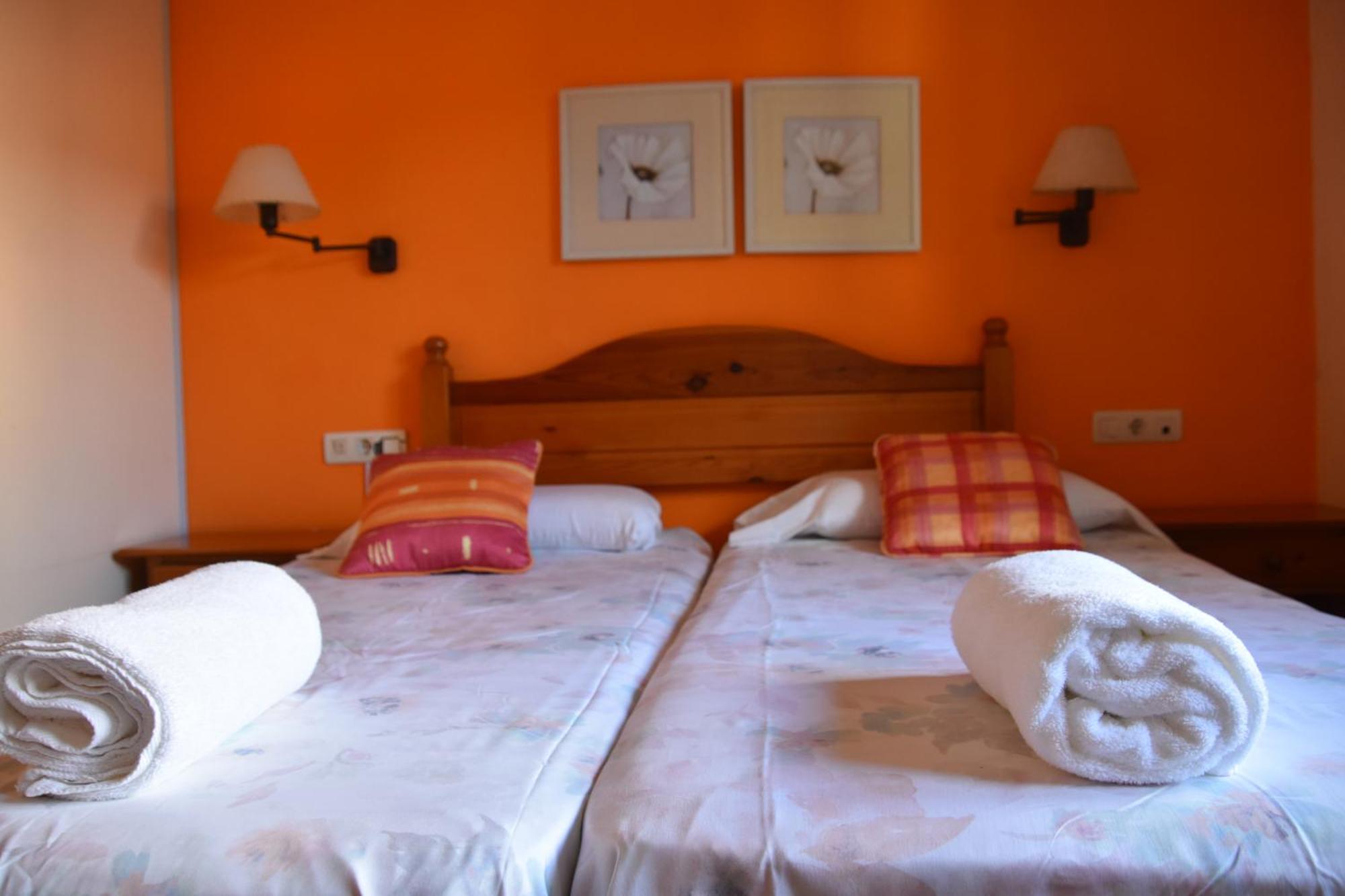 Hostal Cal Batista Бага Экстерьер фото