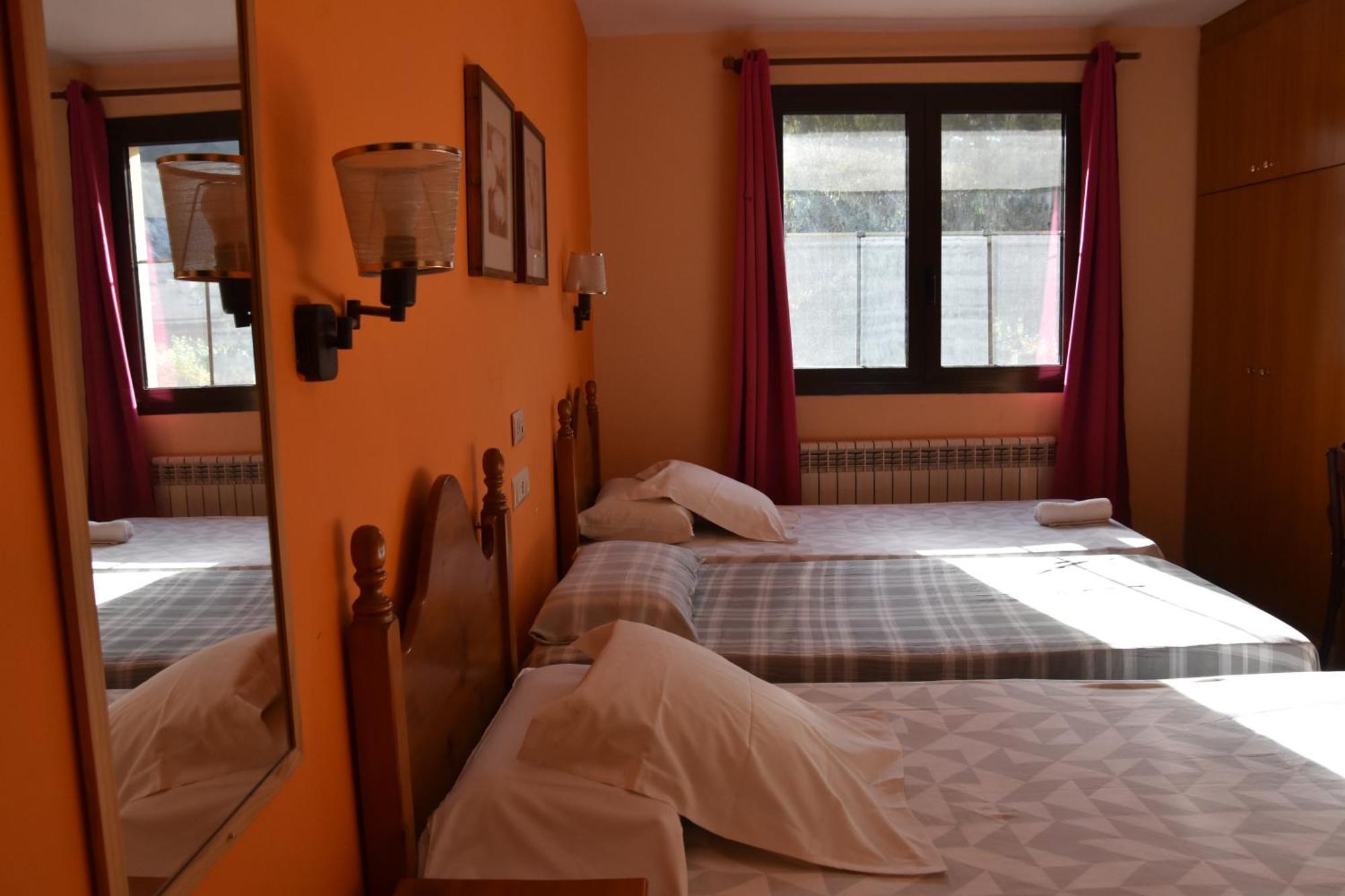Hostal Cal Batista Бага Экстерьер фото