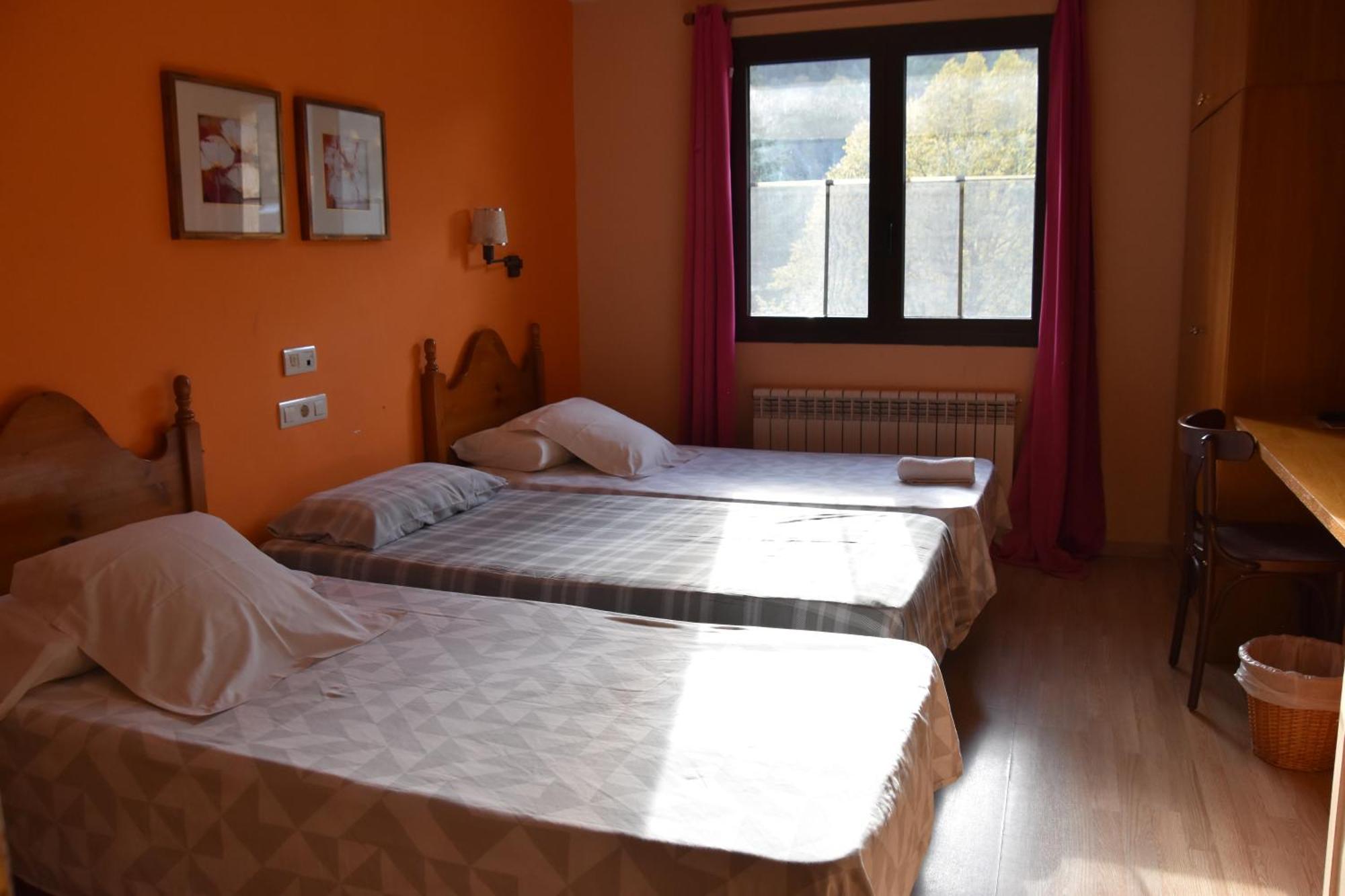 Hostal Cal Batista Бага Экстерьер фото