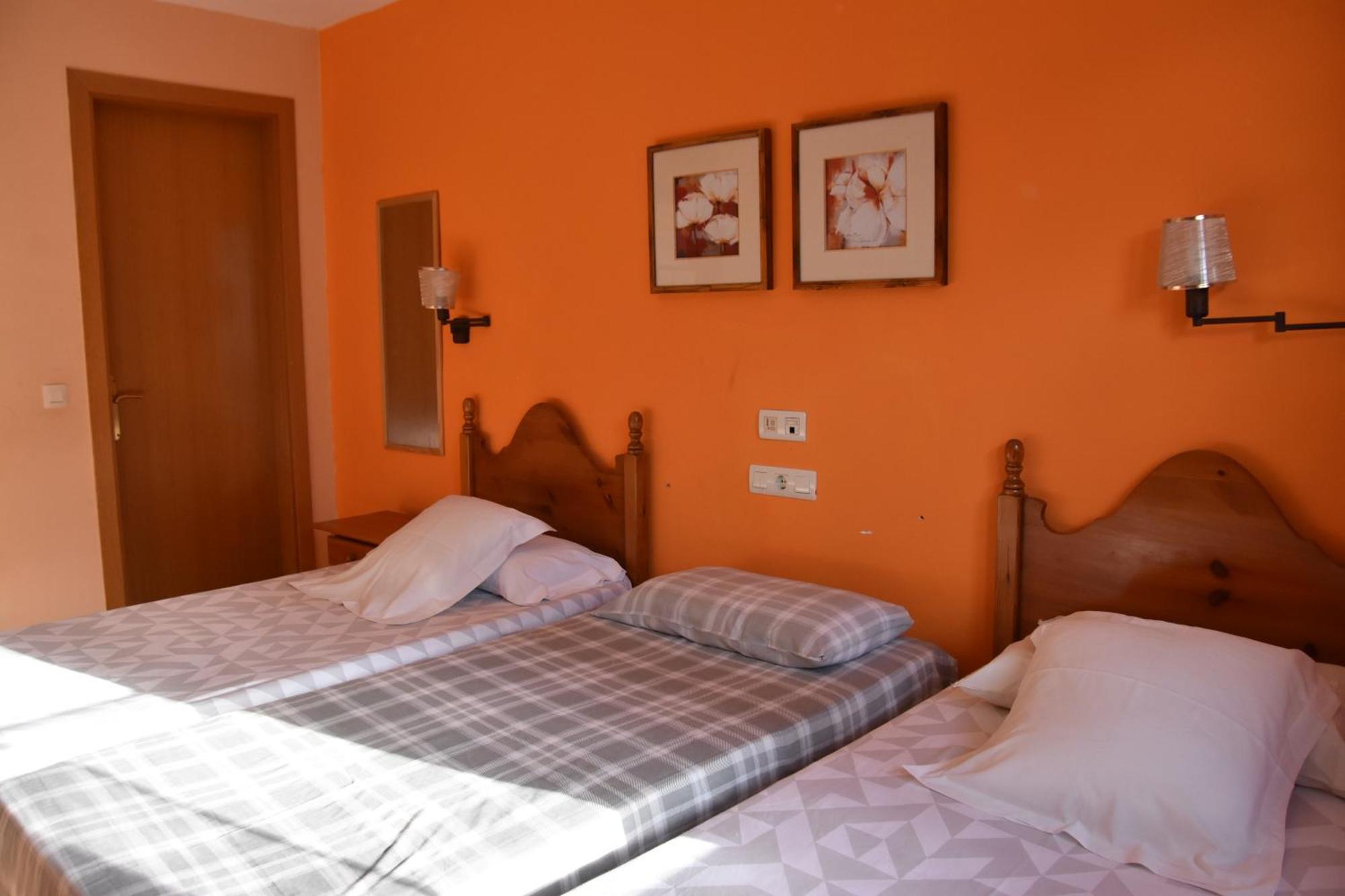 Hostal Cal Batista Бага Экстерьер фото