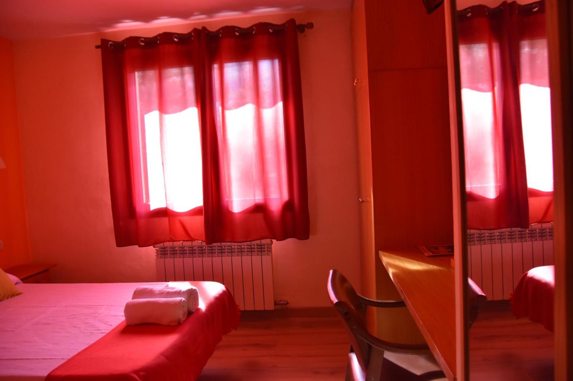 Hostal Cal Batista Бага Экстерьер фото