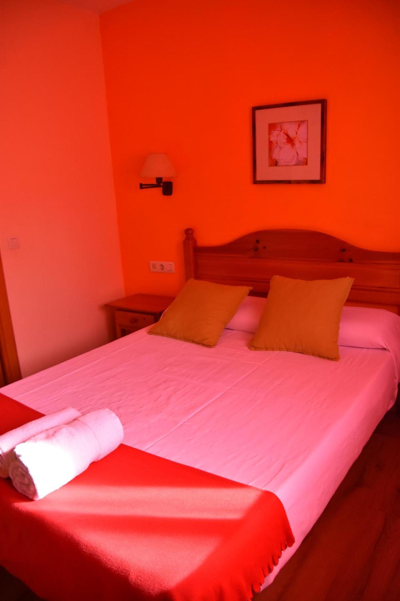 Hostal Cal Batista Бага Экстерьер фото