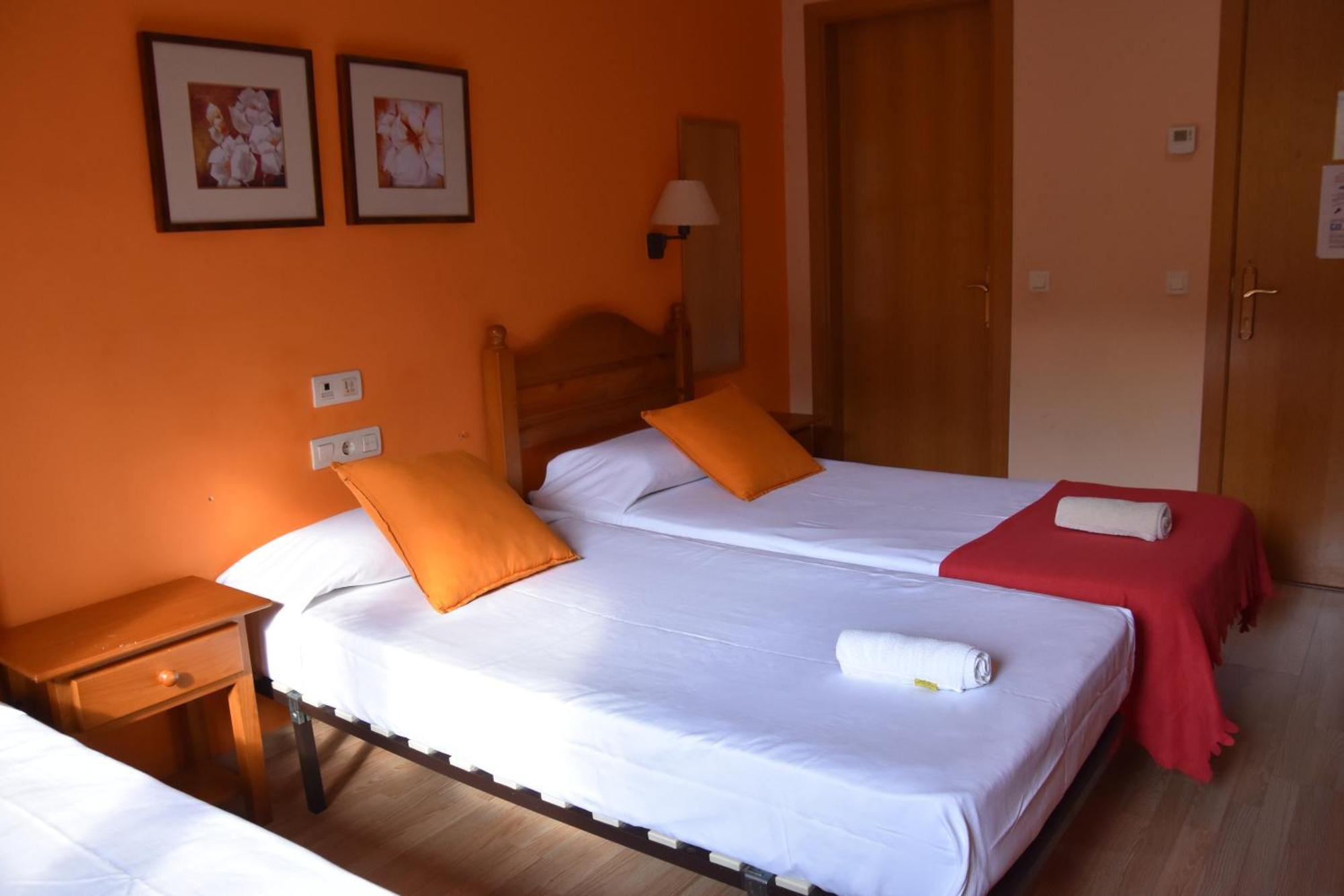Hostal Cal Batista Бага Экстерьер фото