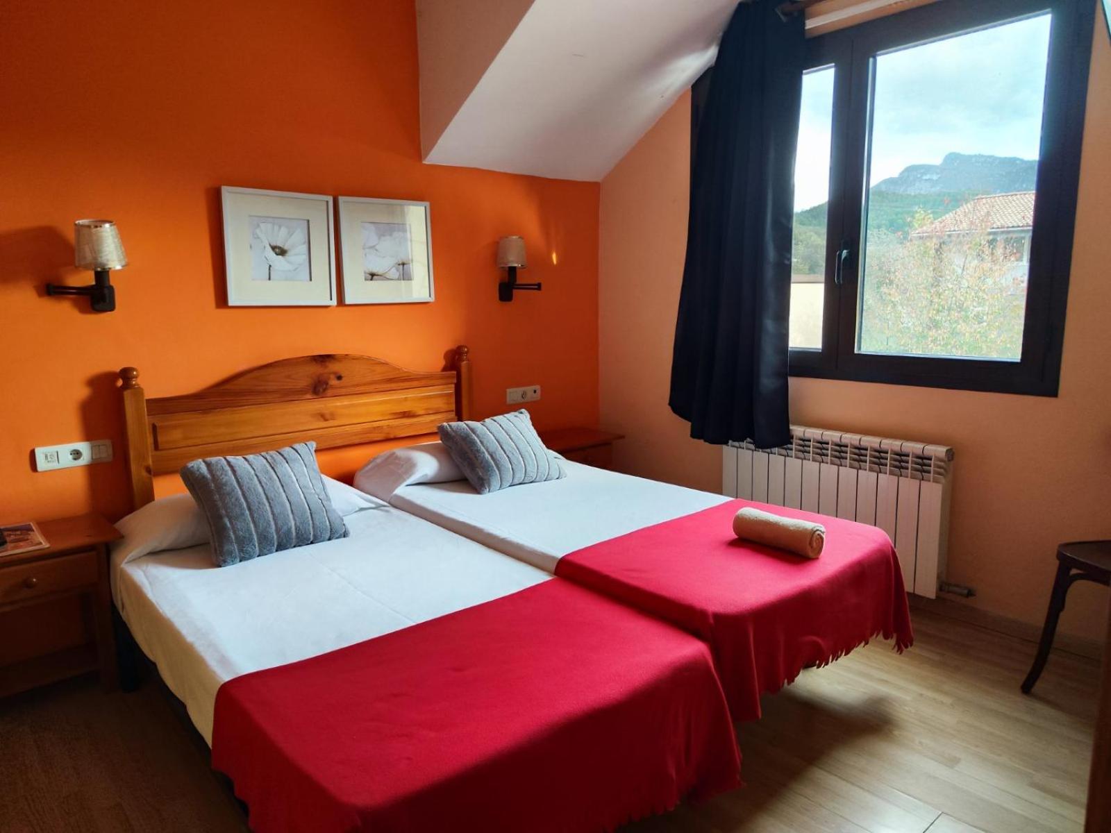 Hostal Cal Batista Бага Экстерьер фото