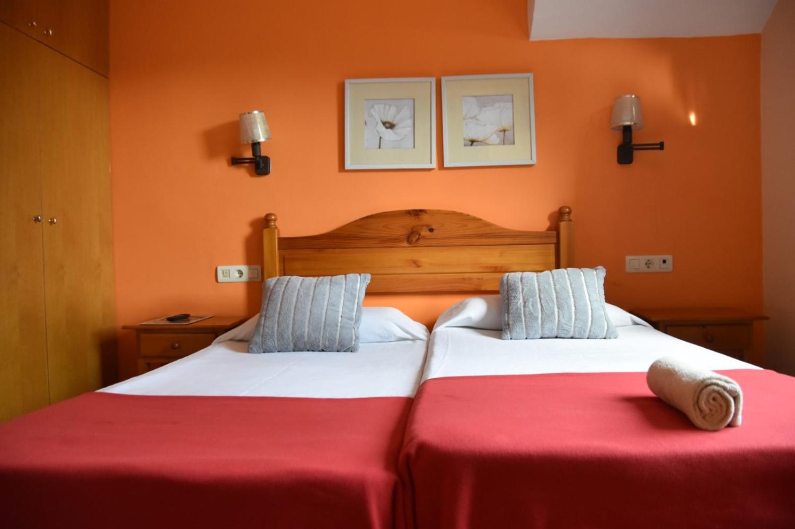 Hostal Cal Batista Бага Экстерьер фото